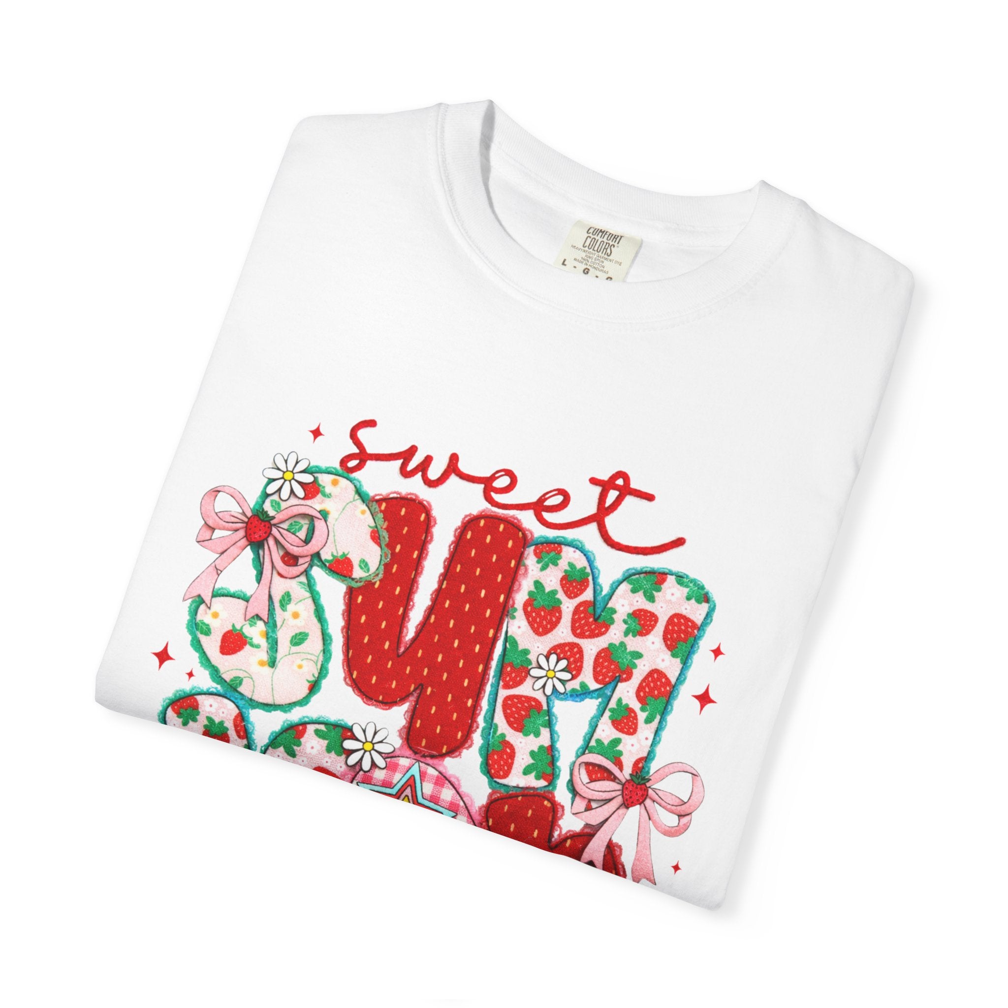 Sweet U: Strawberry Pattern Graphic T-Shirt
